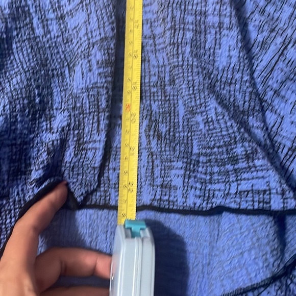 Lagenlook, artsy, asymmetrical tunic. Blue black pattern cowl neck sleeveless. - Picture 11 of 12